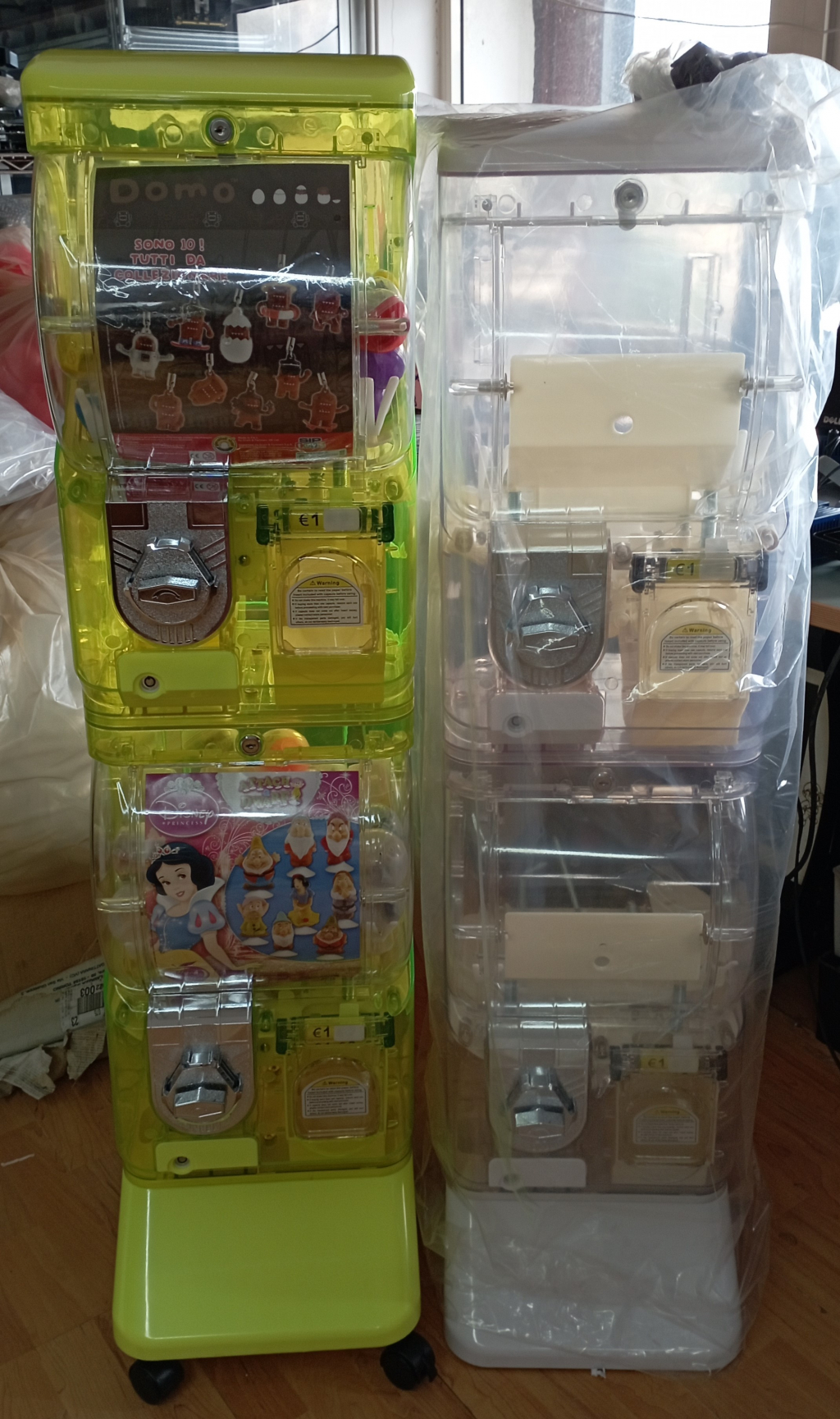 DISTRIBUTORE DI PALLINE SORPRESA MM.50-60