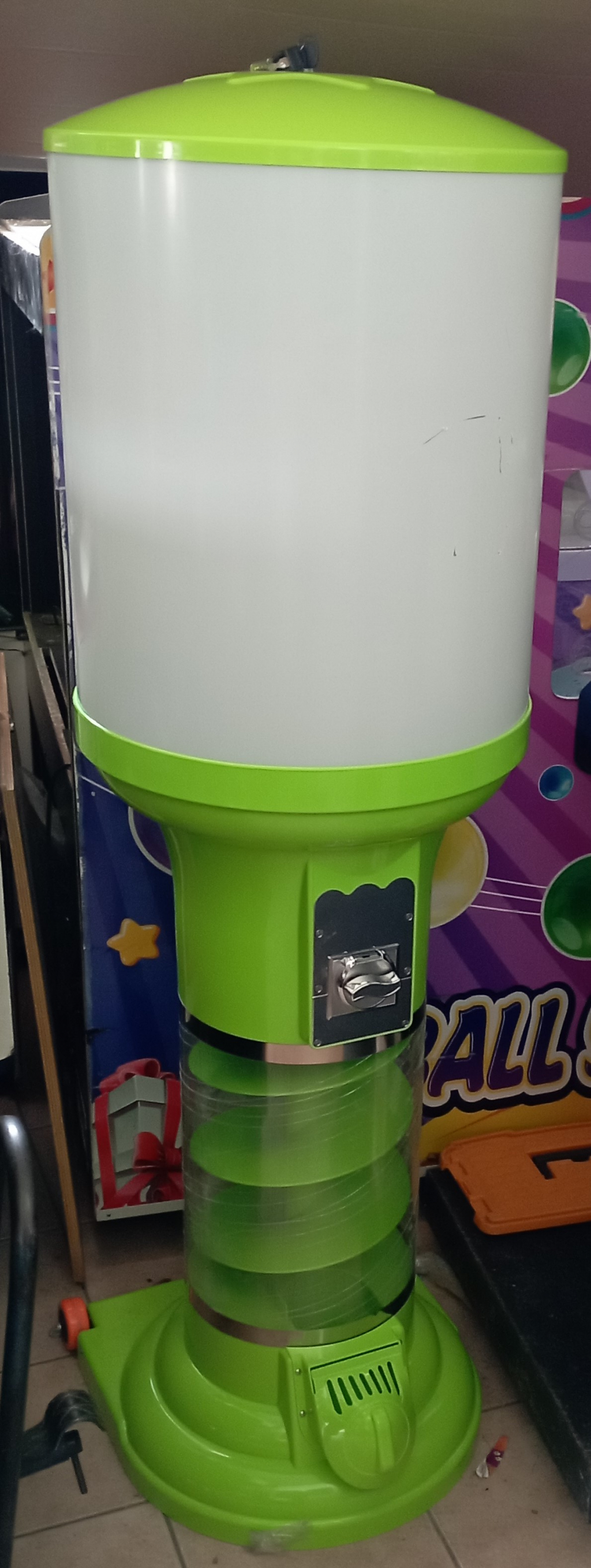 DISTRIBUTORE DI PALLINE SORPRESA 90-100 MM