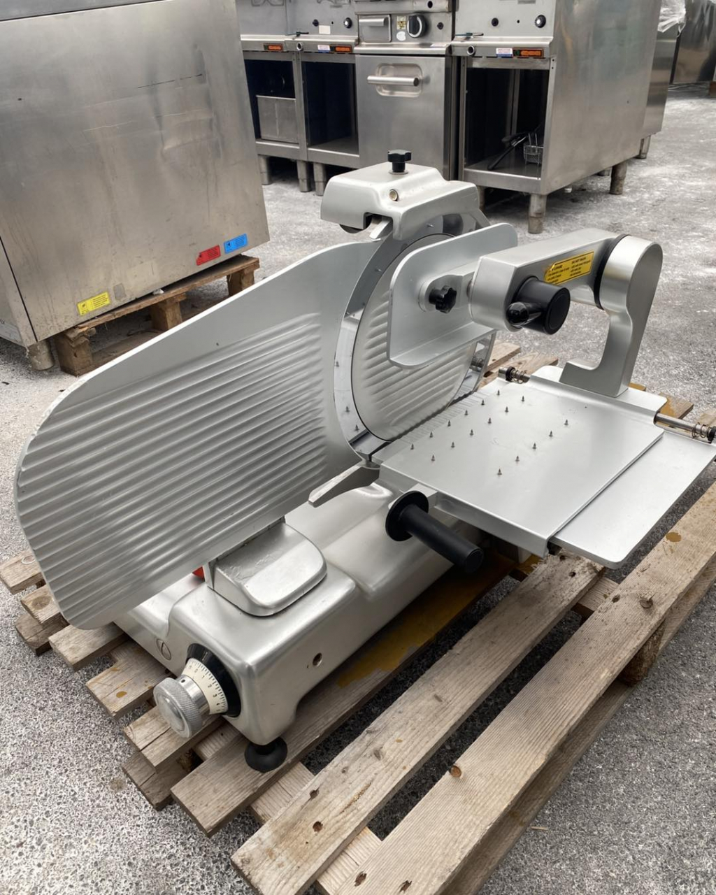 AFFETTATRICE VERTICALE L. 350