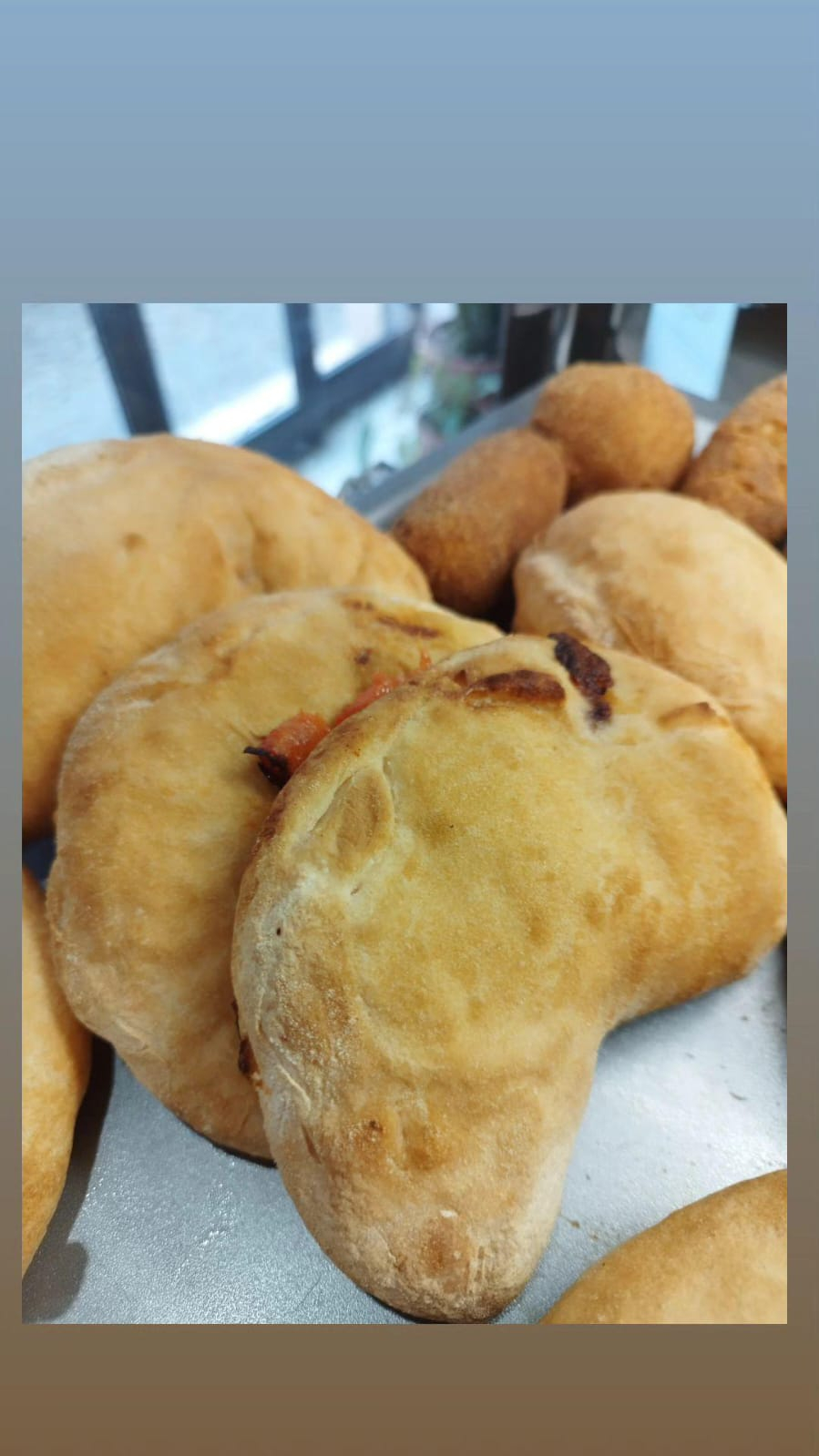 Calzone farcito salame e mozzarella