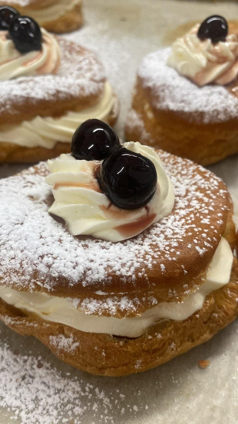 Bignè panna ed amarena