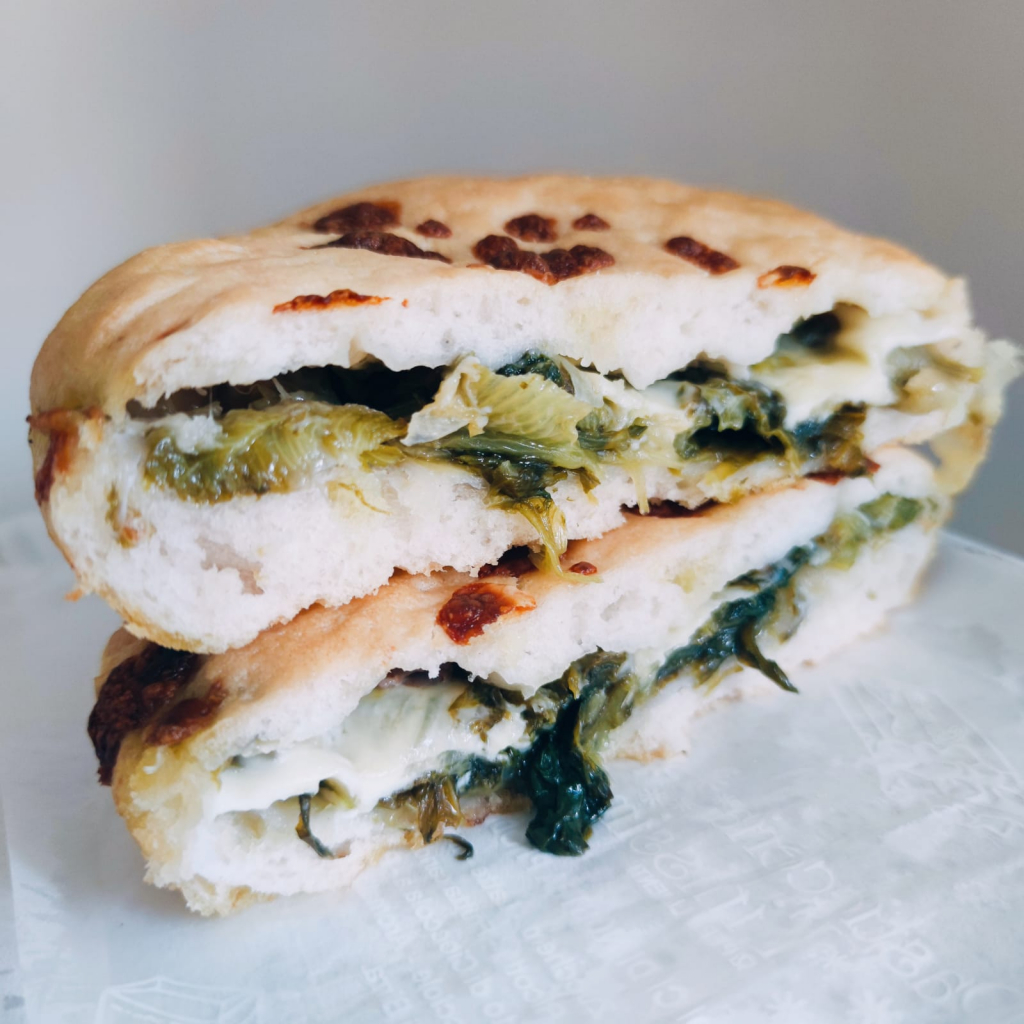 Focaccia ripiena di scarola