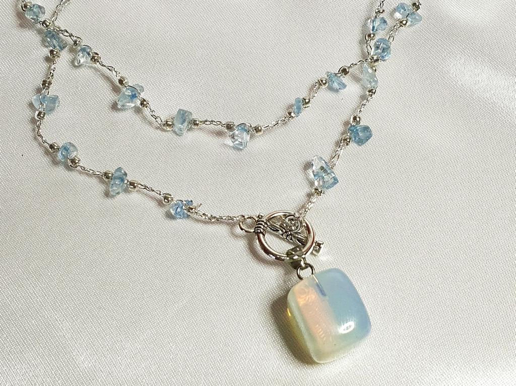 Collana a uncinetto  Collana a uncinetto